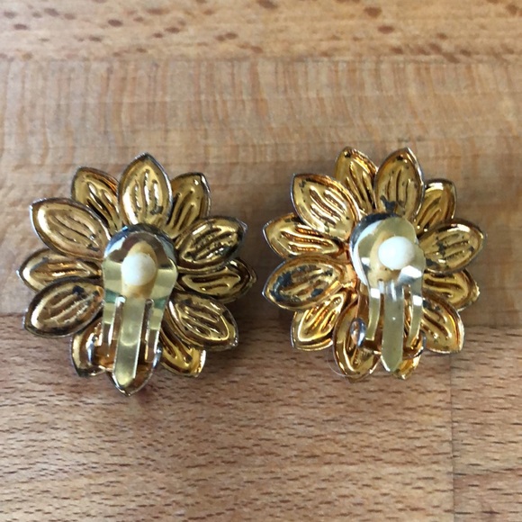 Vintage MCM Metal Flower Earrings Clip-on - Picture 5 of 9